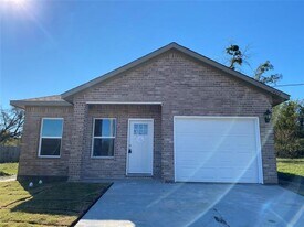 1403 Marshall St in Greenville, TX - Building Photo