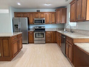 28033 Radford Dr in Menifee, CA - Building Photo - Building Photo