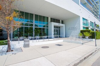 1600 SW 1st Ave in Miami, FL - Foto de edificio - Building Photo