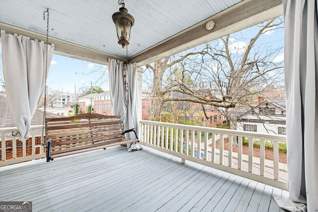 property at 114 E Maple St