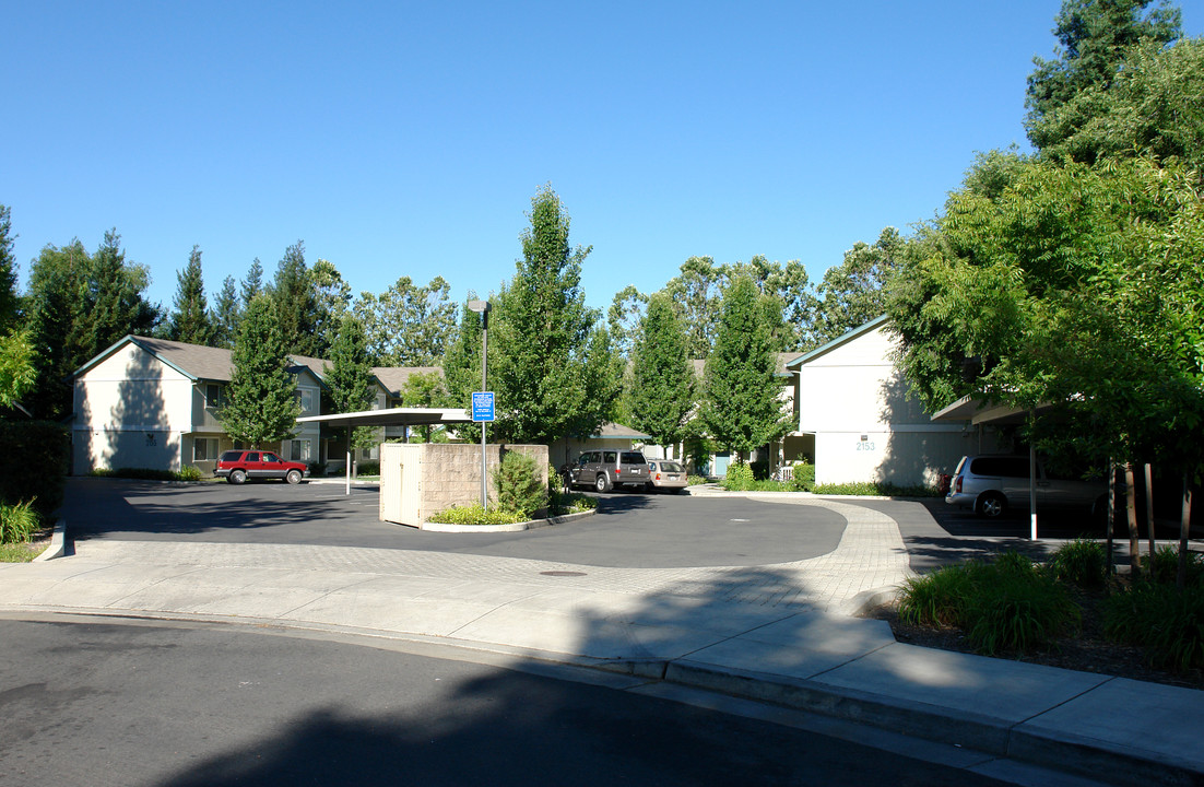 2153-2155 Meadowbrook Ct in Santa Rosa, CA - Foto de edificio