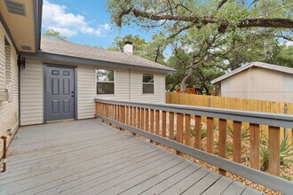 634 Flatrock Dr in Canyon Lake, TX - Building Photo - Building Photo