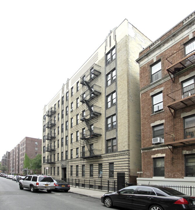 100 E 18th St in Brooklyn, NY - Foto de edificio