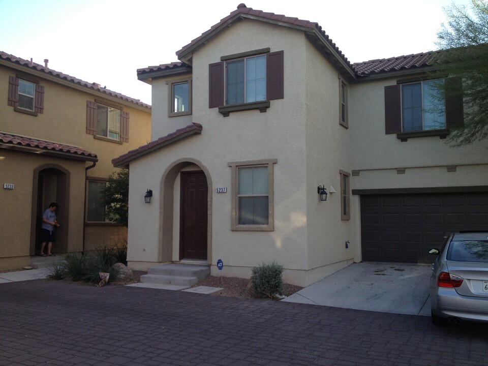 5237 Pendergrass St in North Las Vegas, NV - Building Photo