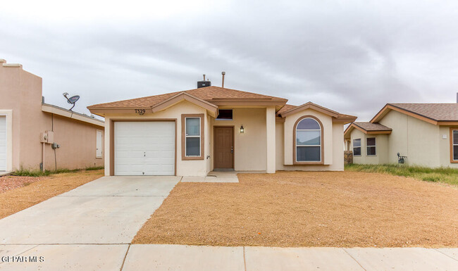 7329 Mesquite Flor Dr in El Paso, TX - Foto de edificio - Building Photo