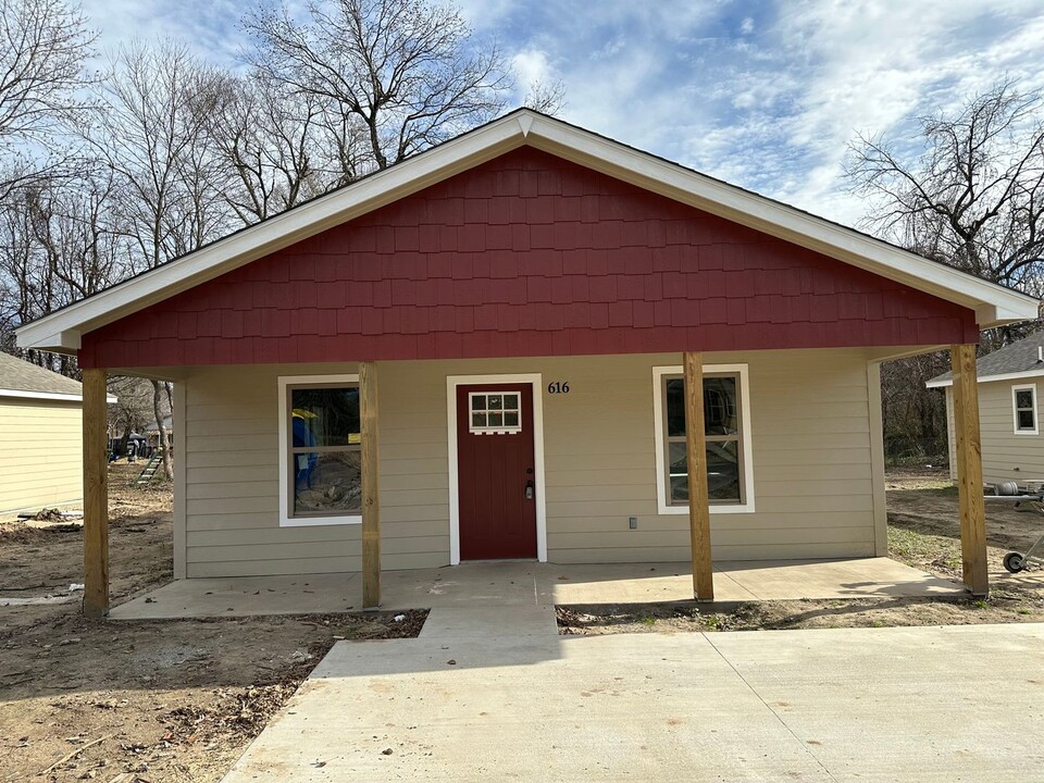 616 S 6th St in Muskogee, OK - Building Photo