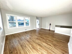 1209 8th Ave S, Unit 1211 in South St. Paul, MN - Building Photo - Building Photo