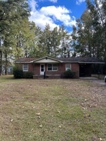 342 Woodbine Dr in Orangeburg, SC - Building Photo