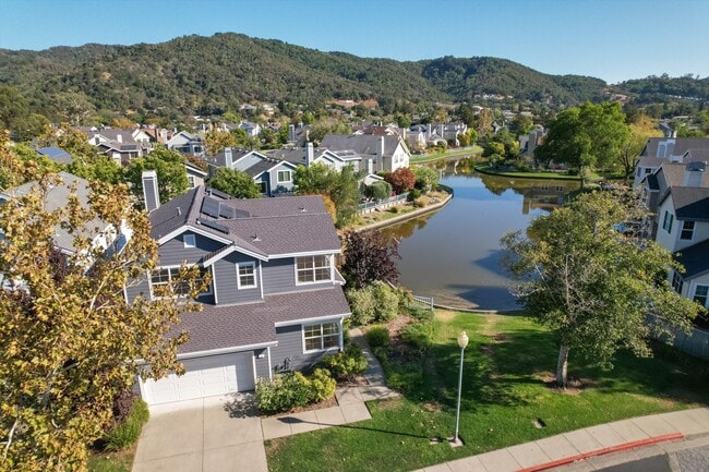 50 Bridgewater Dr in San Rafael, CA - Foto de edificio - Building Photo