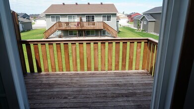 2147 Allison Lane West in West Fargo, ND - Foto de edificio - Building Photo