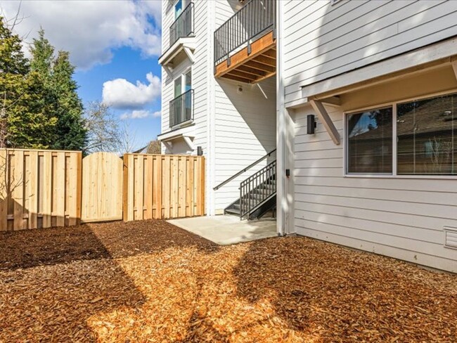 107th Apartments in Portland, OR - Foto de edificio - Building Photo