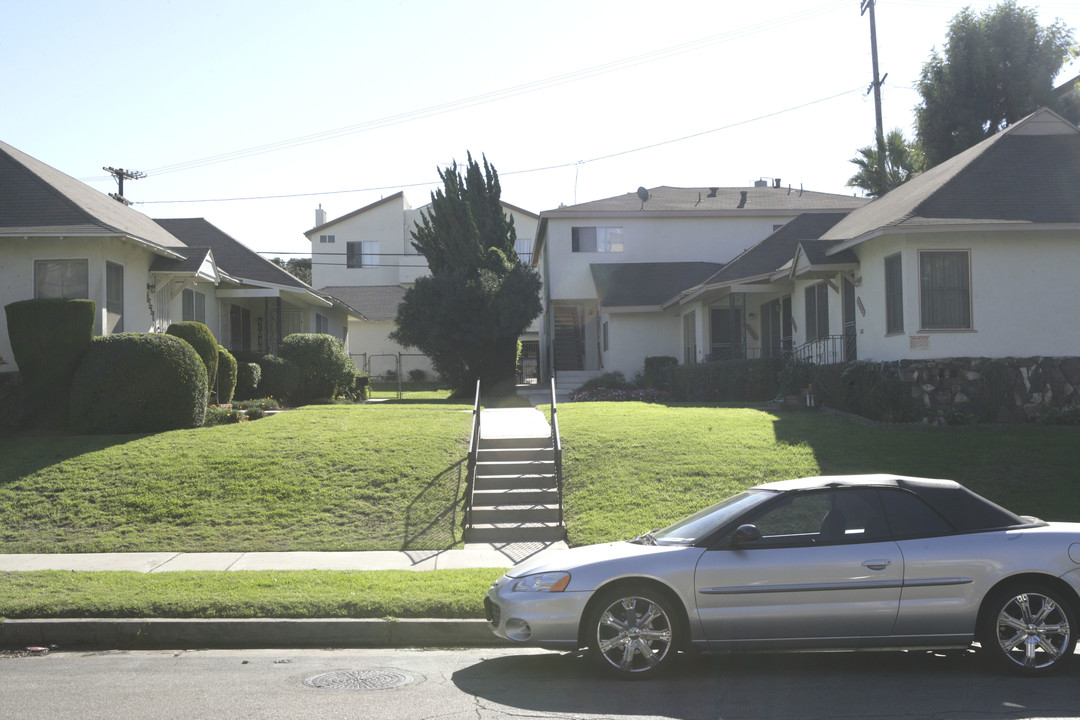 7042-7046 La Tijera Blvd in Los Angeles, CA - Building Photo