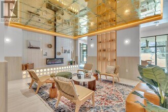 1660 Bloor St W in Toronto, ON - Building Photo - Building Photo