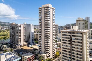 Waikiki Skytower in Honolulu, HI - Building Photo