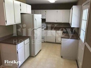 7912 NE 54th St in Kansas City, MO - Foto de edificio - Building Photo