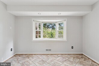 8525 Bound Brook Ln in Alexandria, VA - Building Photo - Building Photo