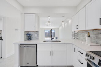 7290 Kinghurst Dr in Delray Beach, FL - Building Photo - Building Photo