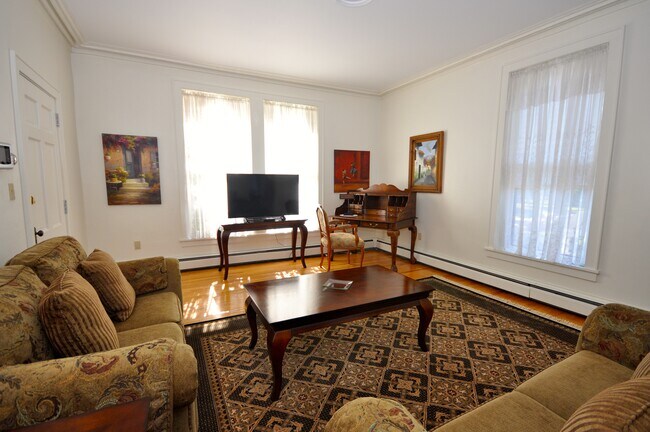 57 Park St, Unit 15 in Malone, NY - Foto de edificio - Building Photo