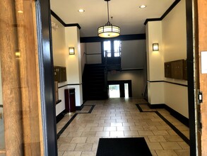 4496 Maryland Ave, Unit 1F in St. Louis, MO - Foto de edificio - Building Photo