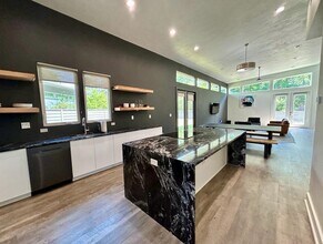2279 Lake Hall Rd in Tallahassee, FL - Building Photo - Building Photo