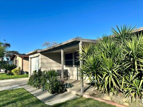 841 Fairway Dr in West Sacramento, CA - Building Photo - Building Photo