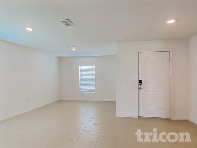 1656 Luft Ln in Mascotte, FL - Building Photo - Building Photo