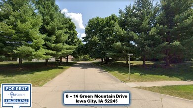 8 Green Mountain Dr in Iowa City, IA - Building Photo - Building Photo