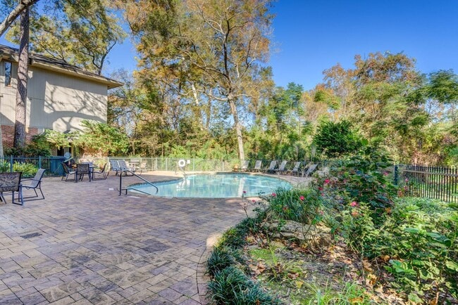 6480 Bayou Glen Rd in Houston, TX - Foto de edificio - Building Photo