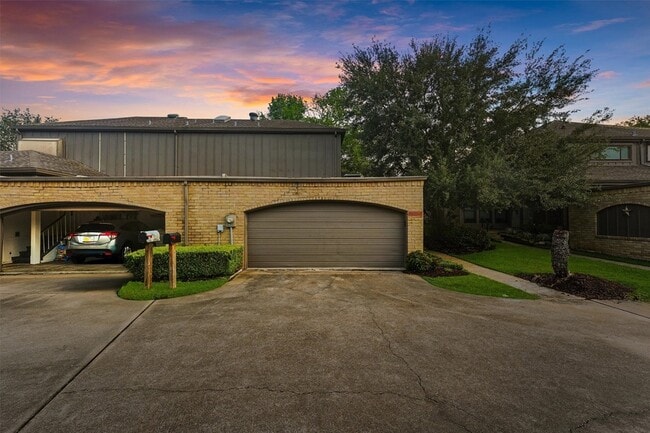 property at 18118 Lakeside Ln