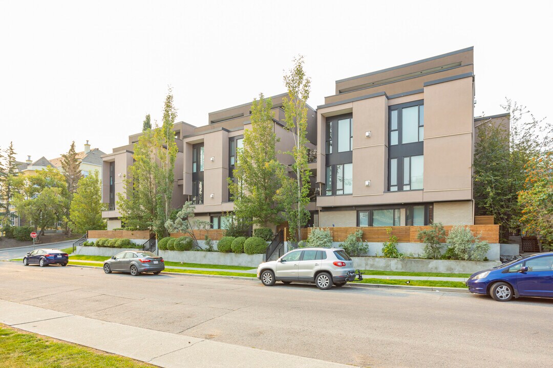 2905 16th St SW in Calgary, AB - Building Photo