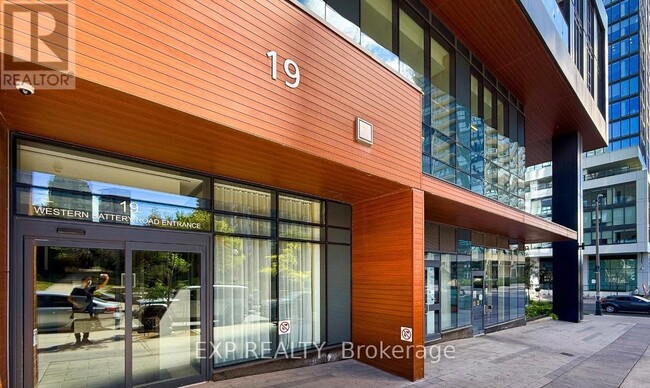 19 Western Battery Rd in Toronto, ON - Building Photo - Building Photo