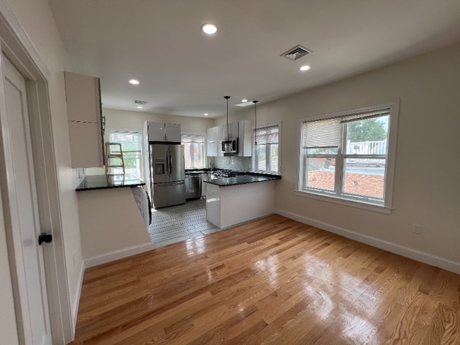 132 Buttonwood St in Boston, MA - Building Photo - Building Photo