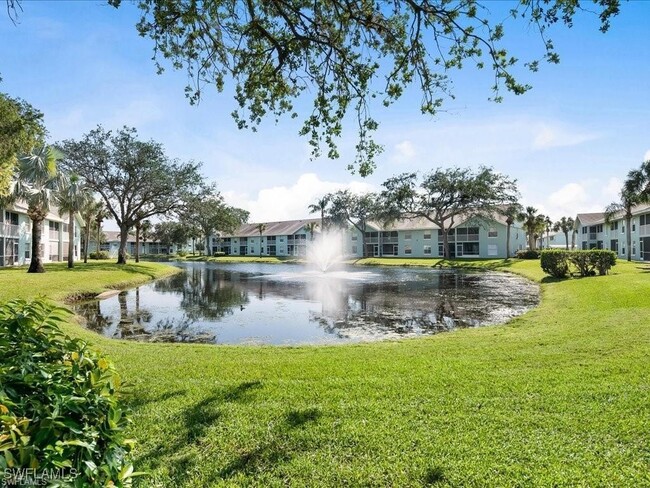 185 Grand Oaks Way in Naples, FL - Building Photo - Building Photo