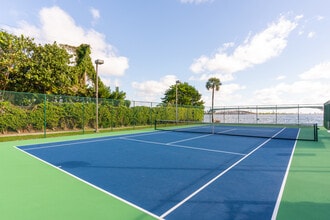 Bay Park Towers in Miami, FL - Building Photo - Building Photo
