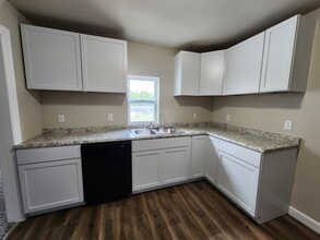 401 S Attica Rd in Knoxville, IA - Building Photo - Building Photo