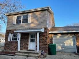 1642 Maness Ct in Sycamore, IL - Building Photo