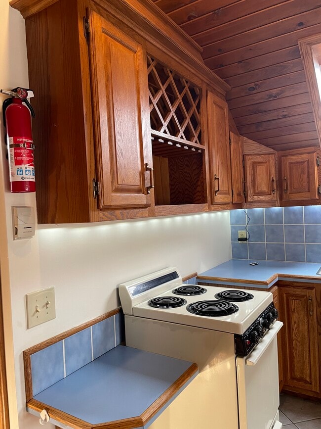 182 Washington St, Unit 3