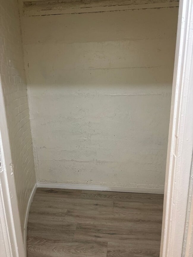 1121 W Base Line St in San Bernardino, CA - Foto de edificio - Building Photo