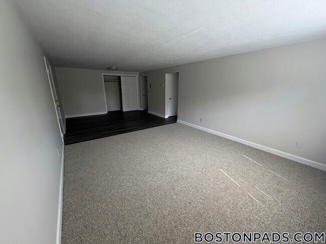 12 Totman Dr, Unit 1 in Woburn, MA - Building Photo - Building Photo