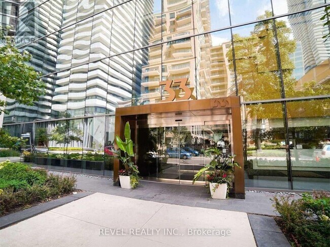 33 Charles St E in Toronto, ON - Building Photo - Building Photo