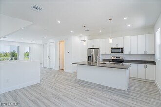 5816 Shell Cove Drive in Cape Coral, FL - Building Photo - Building Photo