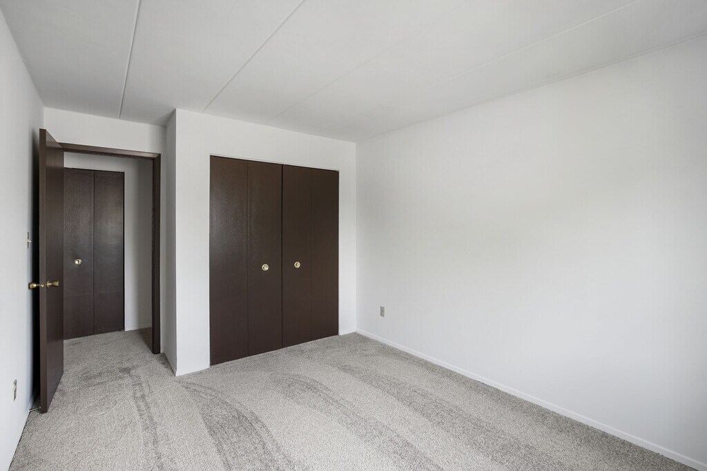 Surfside Towers Apartments in Eastlake, OH