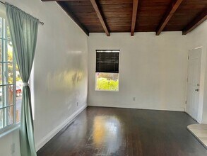 2847 Armacost Ave in Los Angeles, CA - Foto de edificio - Building Photo