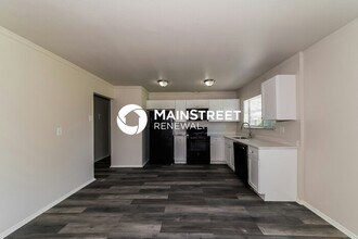 5726 Kenwood Dr in North Port, FL - Building Photo - Building Photo