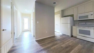 304 Stubblefield Ln in Liberty Hill, TX - Foto de edificio - Building Photo