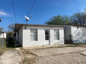 503 W 1st St in Del Rio, TX - Building Photo