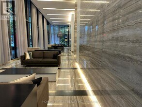 110 Charles St E in Toronto, ON - Building Photo - Building Photo
