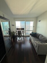 77 HUDSON St, Unit 3109 in Jersey City, NJ - Foto de edificio - Building Photo