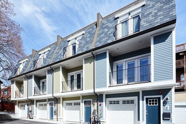 17 Barrett Ave, Unit 1