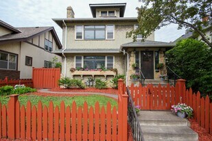 1404 University Ave NE in Minneapolis, MN - Building Photo